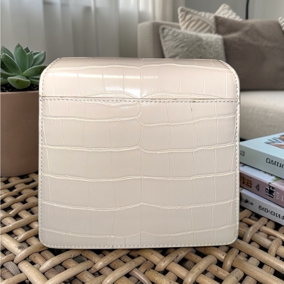 JW Pei Croc Embossed Mini Shoulder Bag Cream Vegan Leather Gold Hardware - Picture 13 of 13